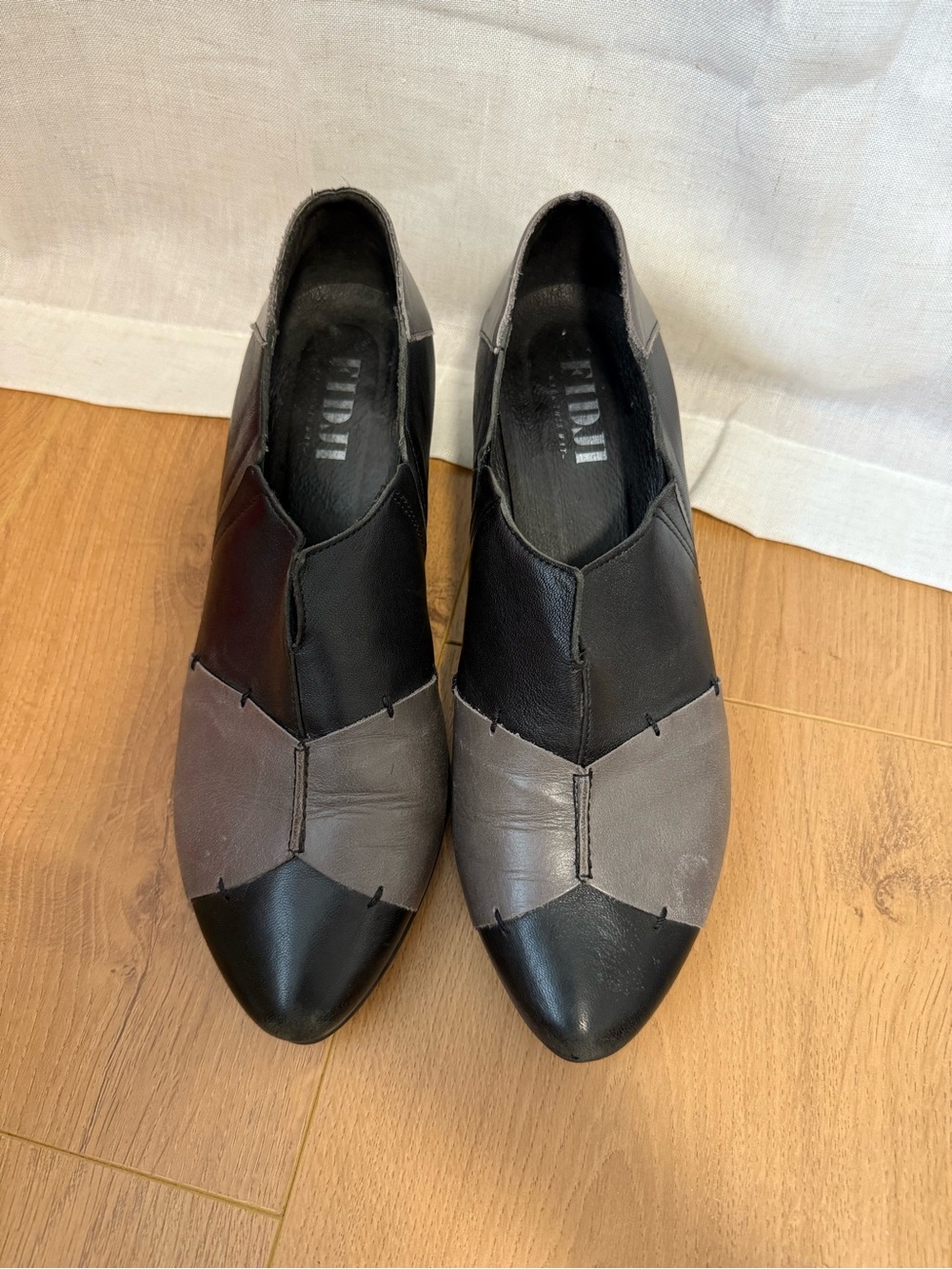 Fidji Low Heel Leather Loafers Vintage Style